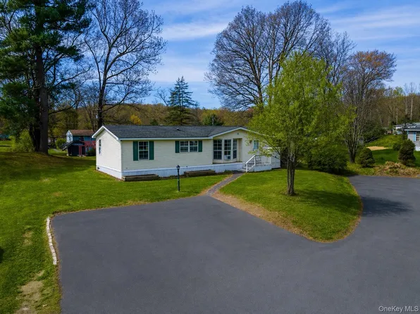 16 Birch Lane, Bloomingburg, NY 12721