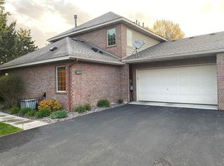 1419 Hunter Hill Rd, Hudson, WI 54016