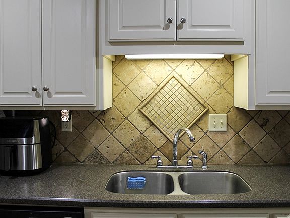 4th image of 3222 Saddlebrook Dr