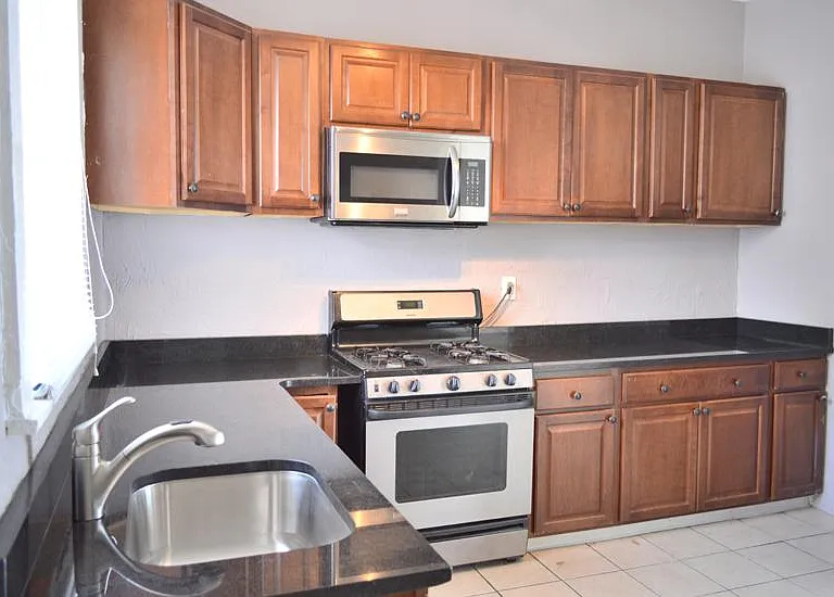 1412 E Genesee St — Photo 5