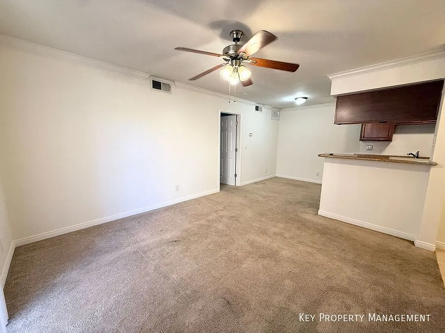 Upgraded One-Bedroom Condo in Gated Community Near Flamingo and Desert Inn — Photo 2