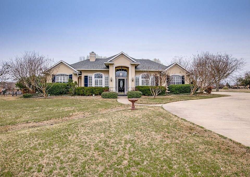 1st image of 993 Equestrian Dr