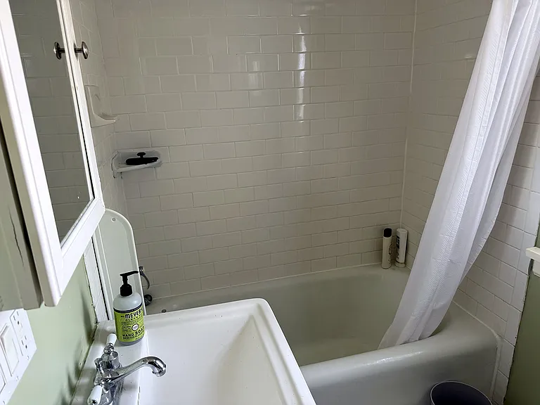 50 Redfern Dr — Photo 13
