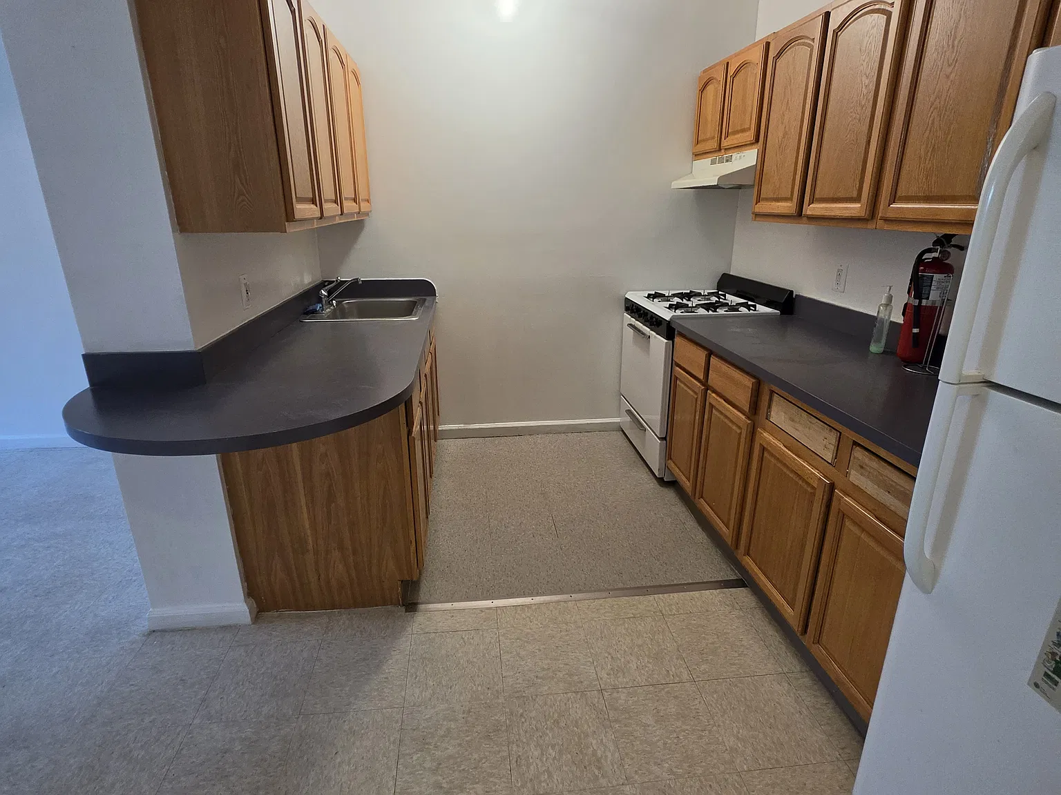 2087 Daly Ave — Photo 2