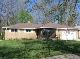 6204 Meadview Dr, Seven Hills, OH 44131