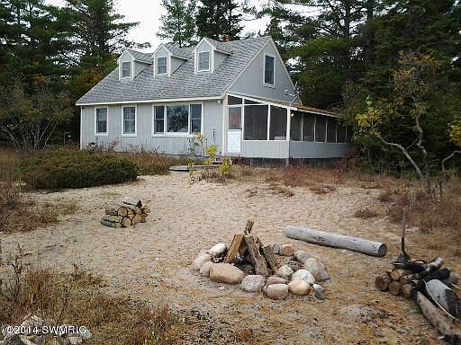 3rd image of 304 E Huron Dr