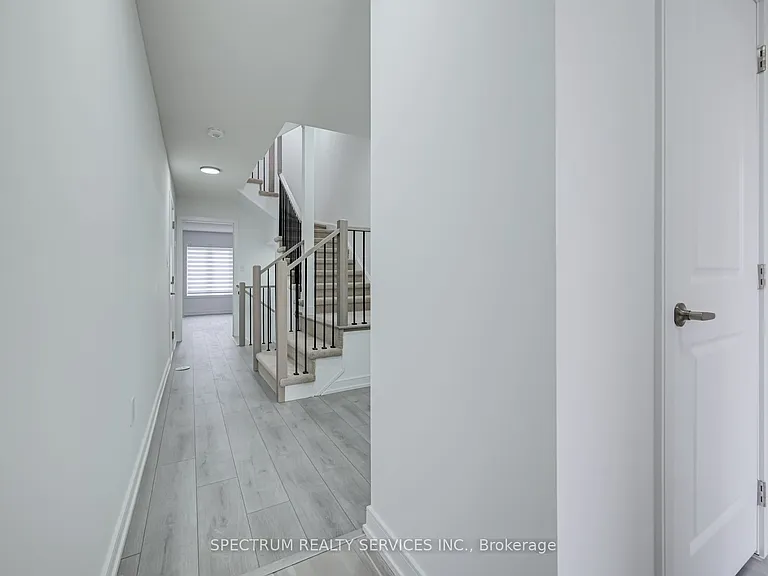 146 Blue Forest Cres — Photo 6