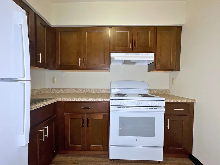 Oak Creek Apartments — Photo 5