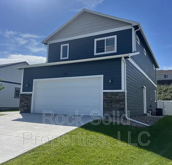 1716 Kade Ct — Photo 2