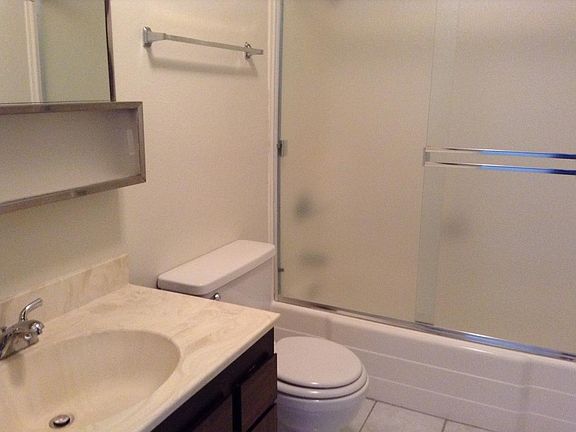 4th image of 348 College St APT 1