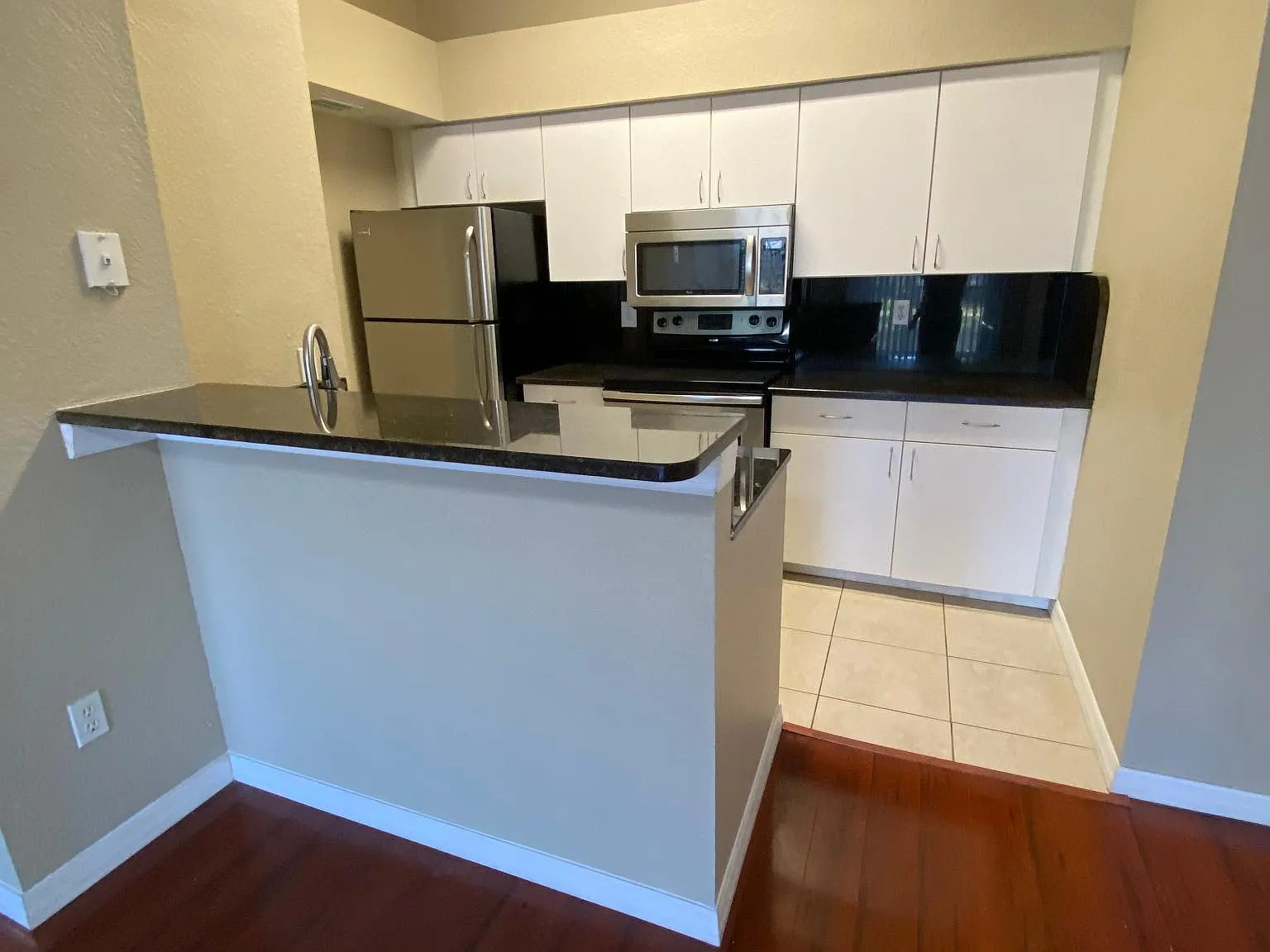 3 bed, 1114 sqft, $1,900 — Photo 4