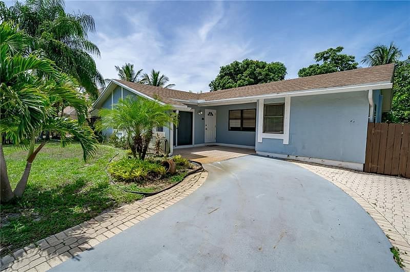 1st image of 5041 Woodland Dr