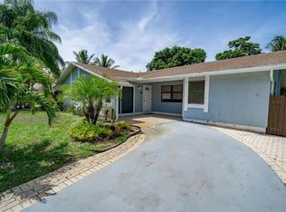 5041 Woodland Dr, Delray Beach, FL 33484
