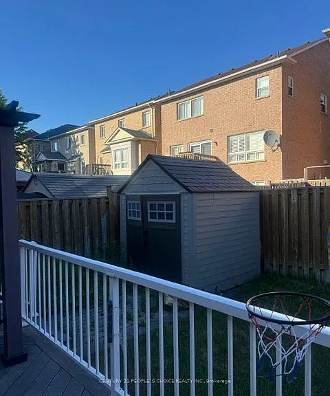 33 Mansbridge Cres — Photo 22