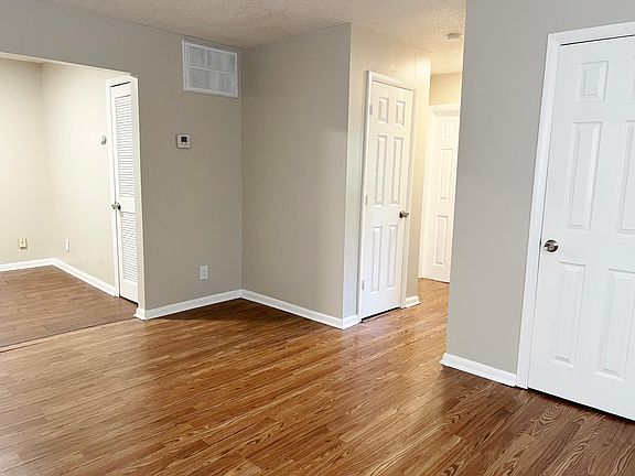 3rd image of 6010 Jefferson Ave APT 22