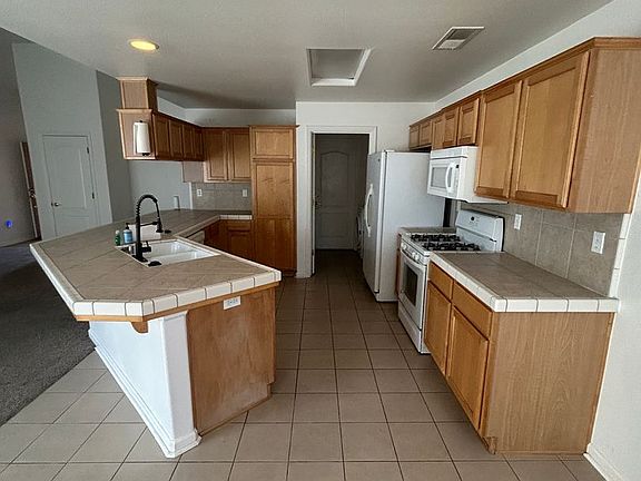 4th image of 2454 Ranier Way
