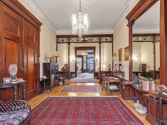 5th image of 264 Decatur St