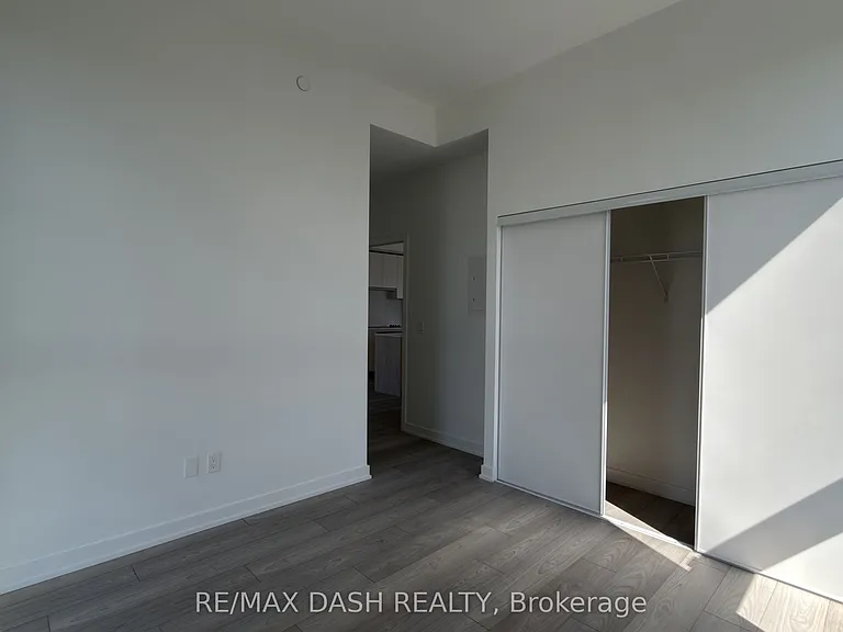 1007 The Queensway #909 — Photo 15