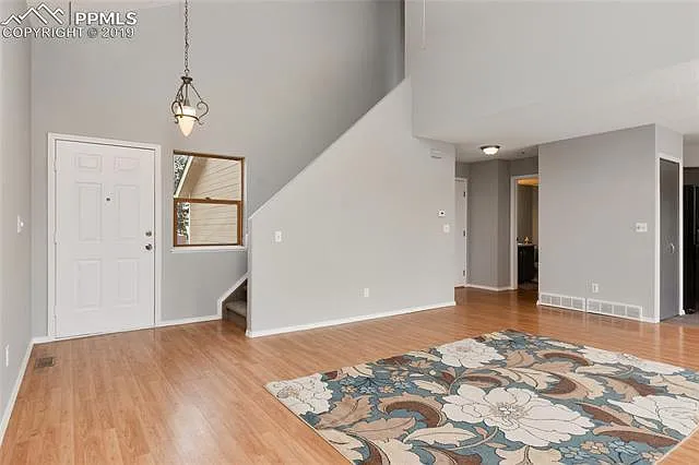 4 bed, 1952 sqft, $2,599 — Photo 3