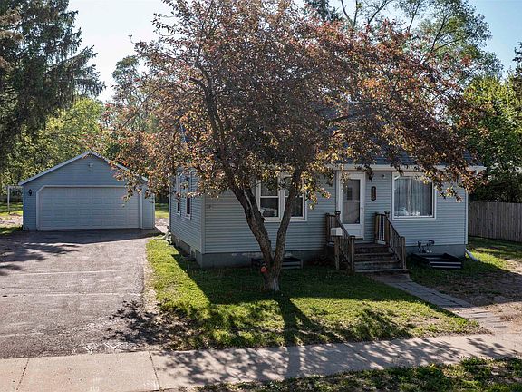 2nd image of 116 Pine St