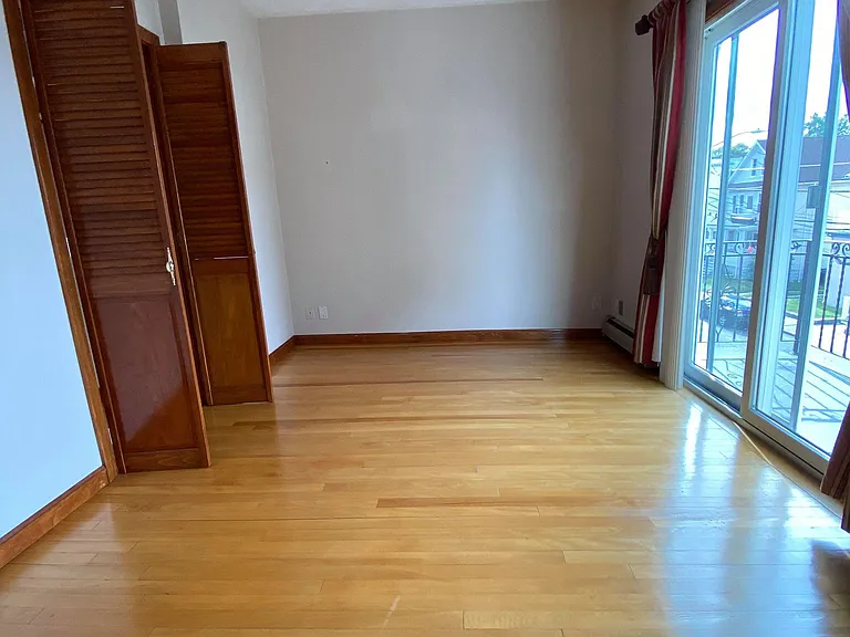 146 W Adams St — Photo 3
