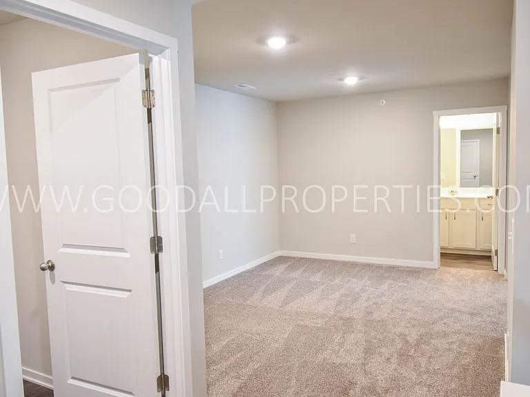 853 NE Iris Ave — Photo 10