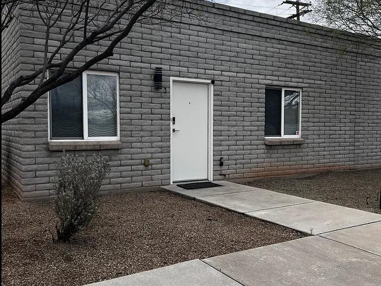 2415 N Columbus Blvd #3 — Photo 2