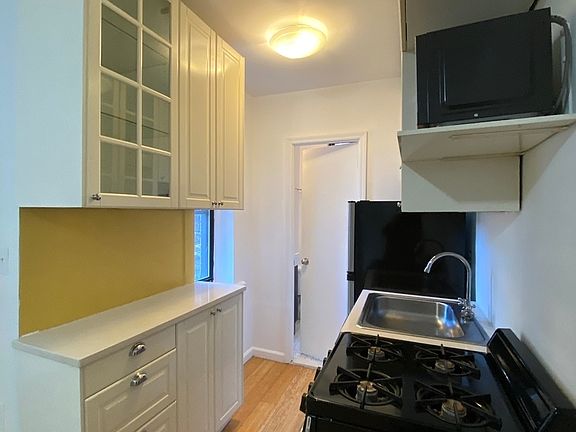 4th image of 354 E 78th St #3C1