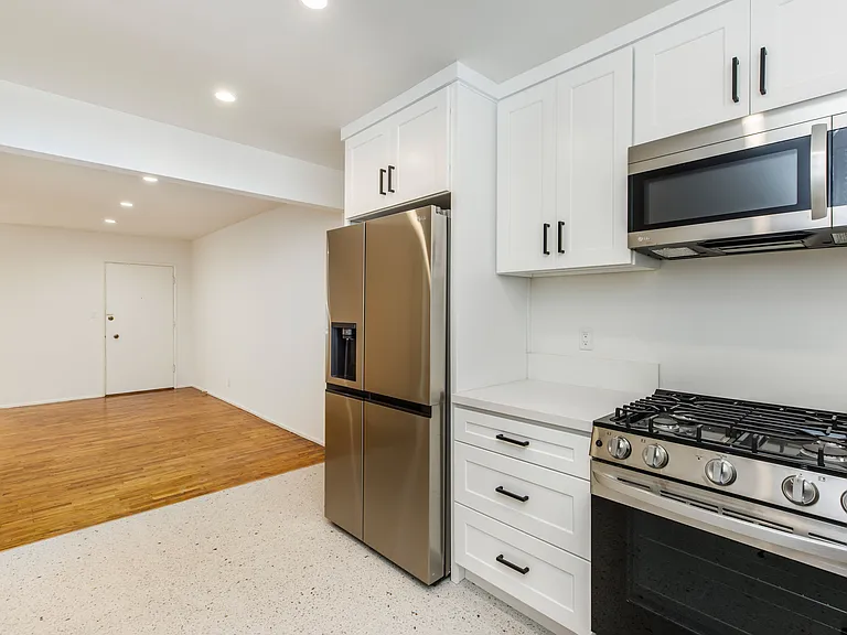Spaulding Apartments — Photo 6