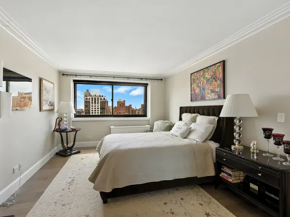 1725 York Avenue image 11 of 15