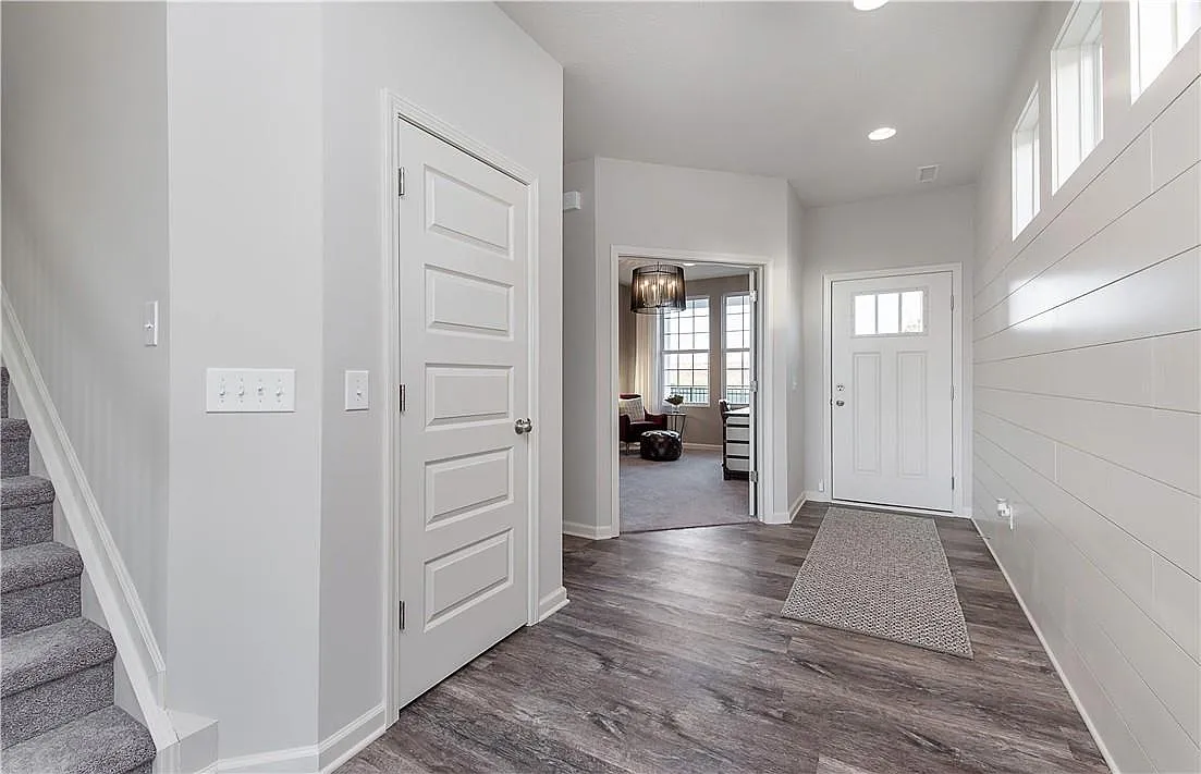 Building Photo - 4894 Oak Hill Dr