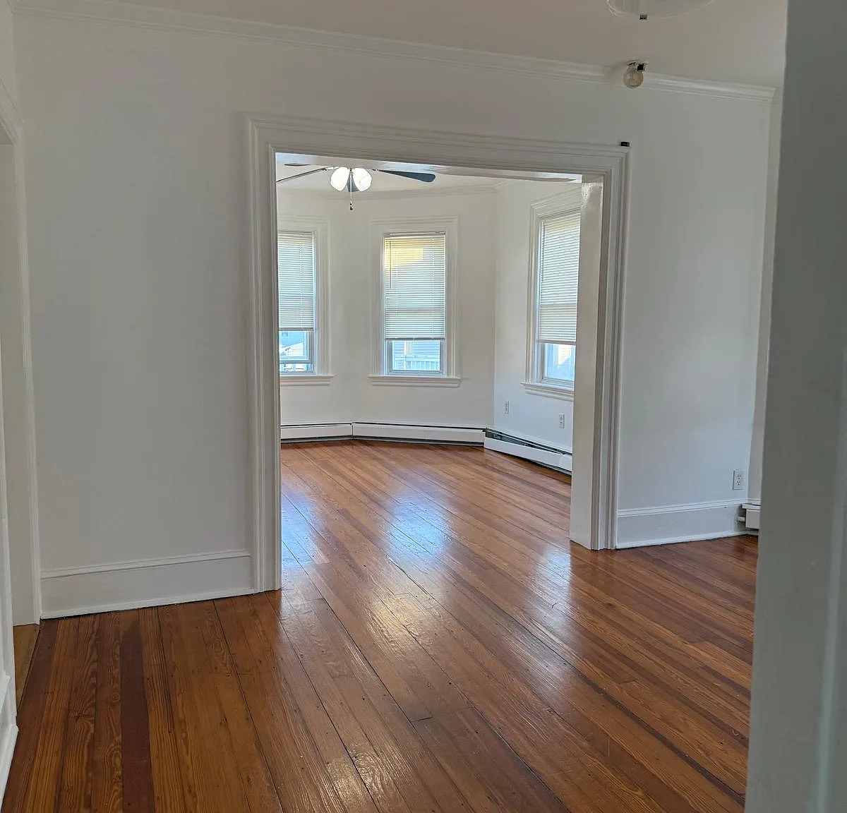 3 bed, 1100 sqft, $2,200 — Photo 3
