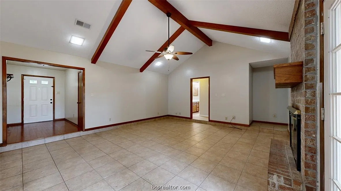 4 bed, 2.0 bath, 1348 sqft, $2,200 — Photo 3