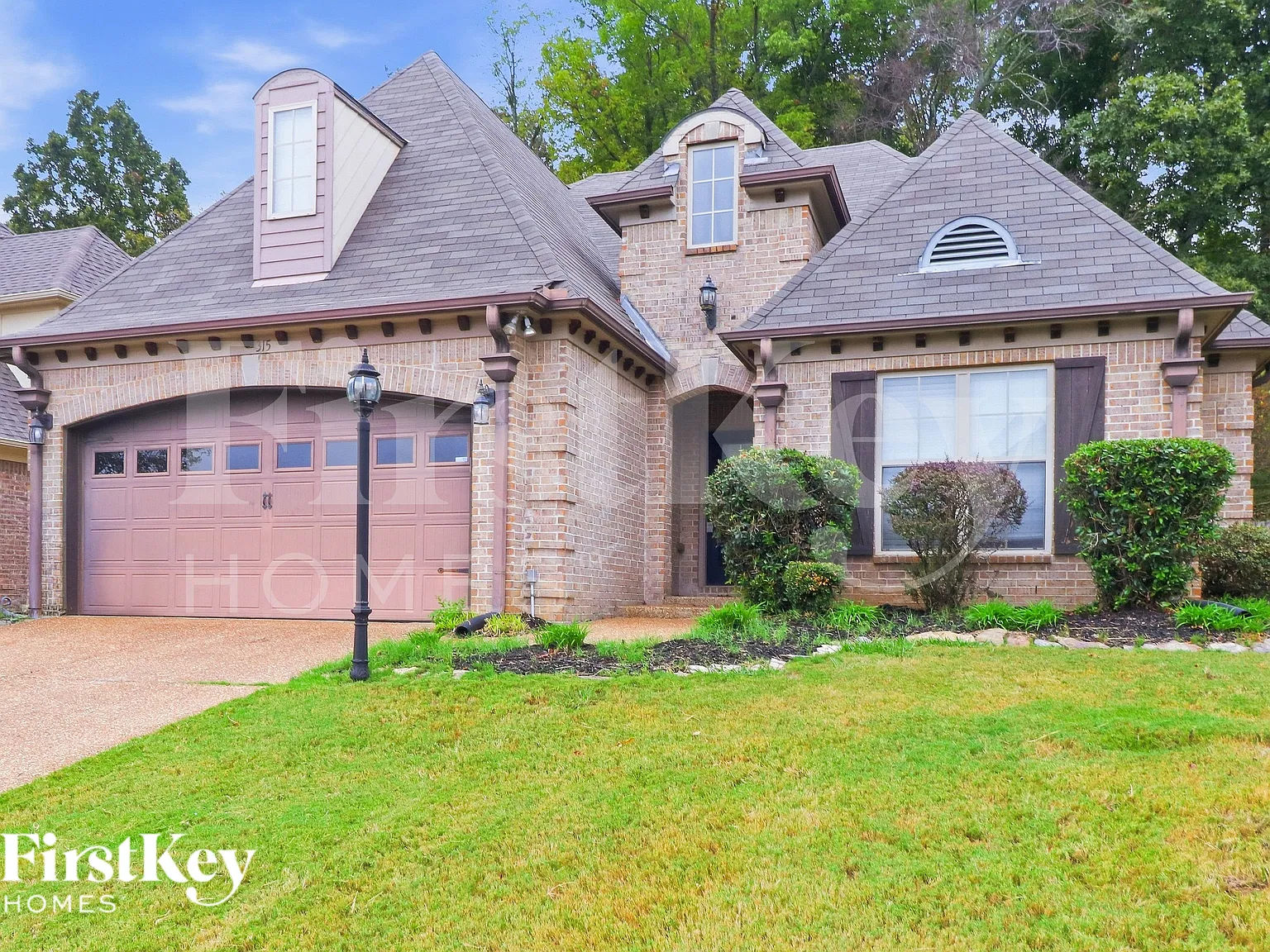 3 bed, 2.0 bath, 1599 sqft, $1,805 — Photo 2