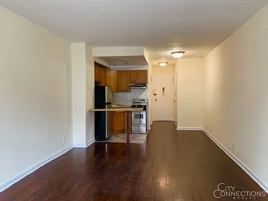 Rented by City Connections Realty | media 6