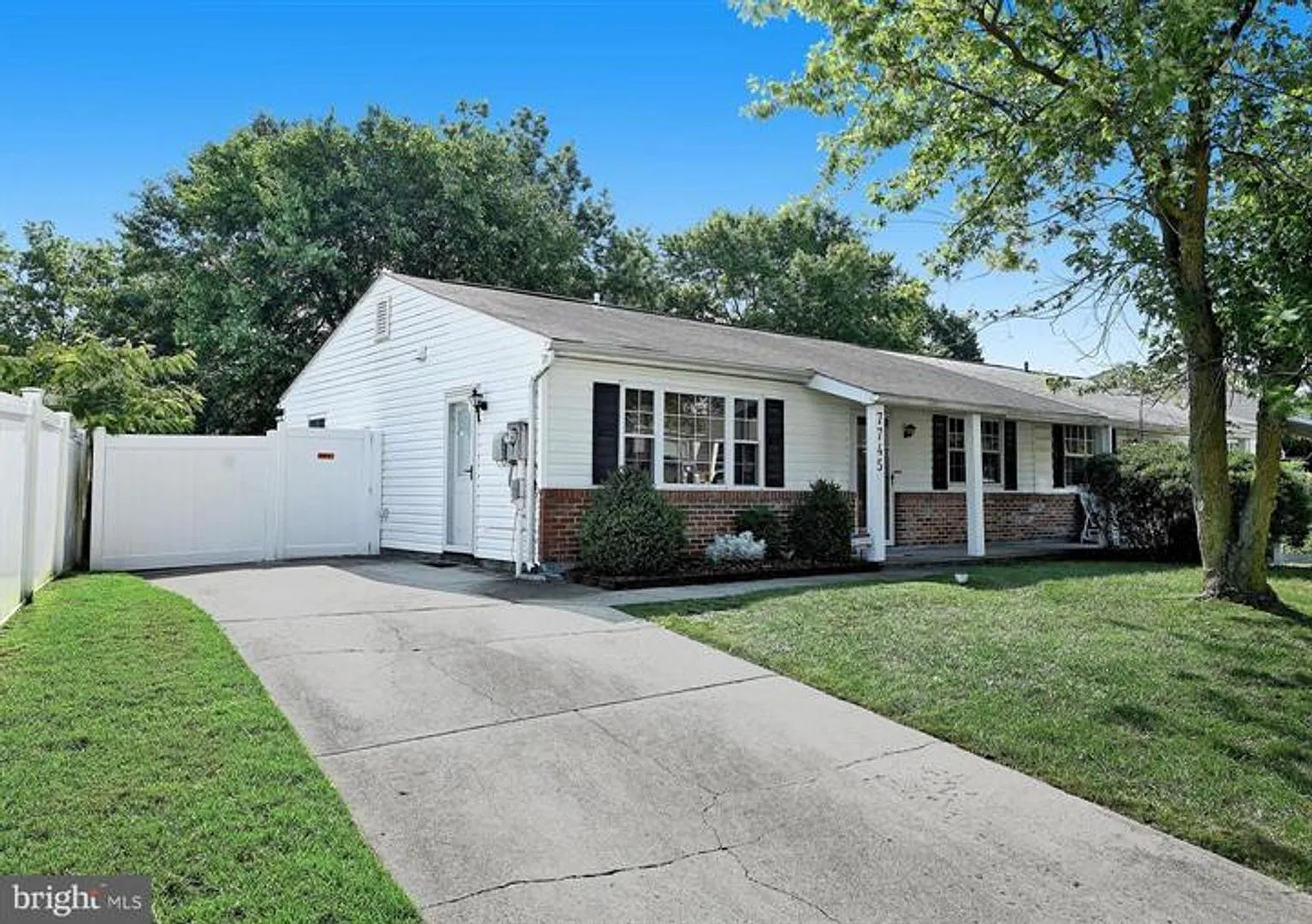 Updated 3 Bed Rancher with Fenced Yard in Pasadena — Photo 2