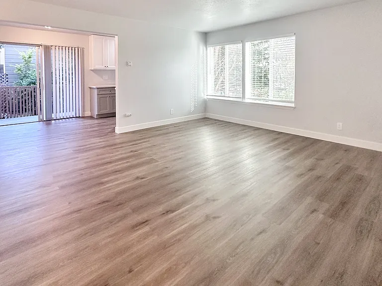 303 Pine Ave — Photo 11