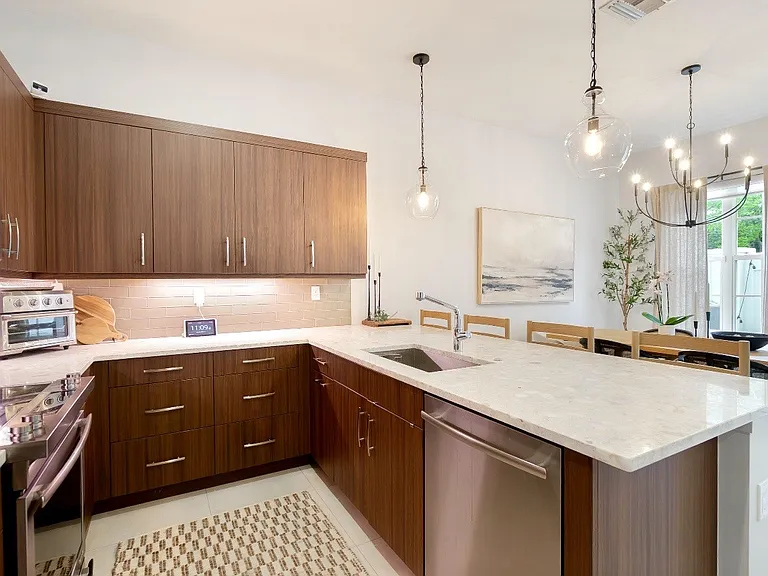 918 Saint George Blvd — Photo 6