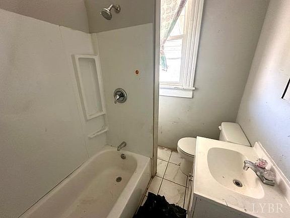 4th image of 1103 Early St