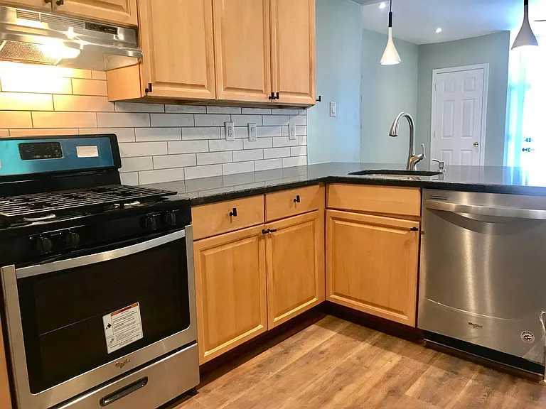 126 Conarroe St #1 — Photo 5
