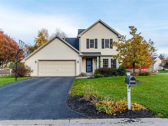 3rd image of 1074 Fawn Wood Dr