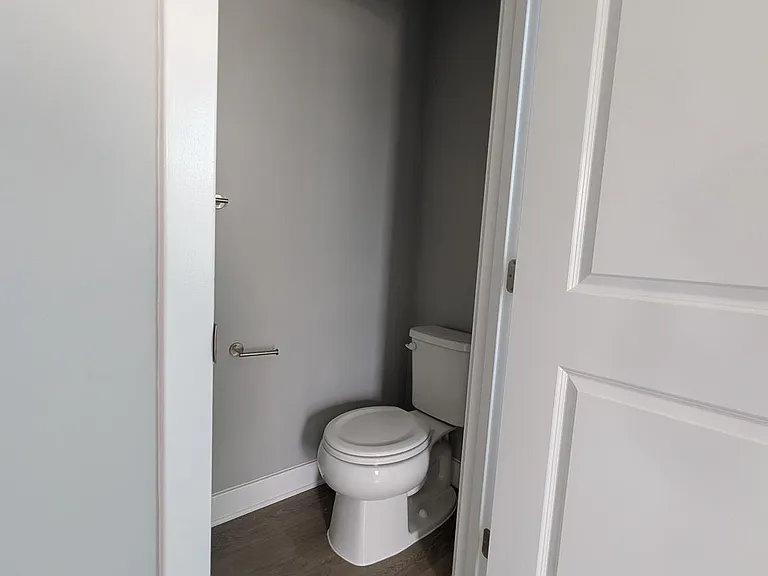 8445 Hamlin St — Photo 15