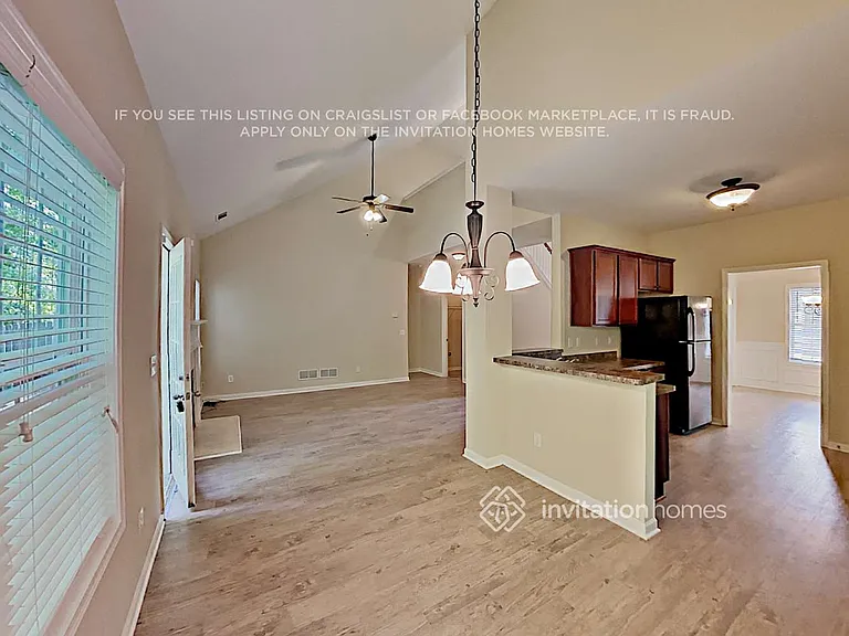 2453 Folsom St — Photo 7