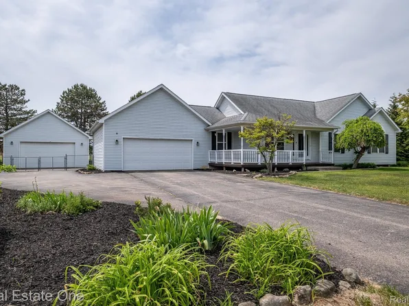 15062 Knottingham Dr, Linden, MI 48451