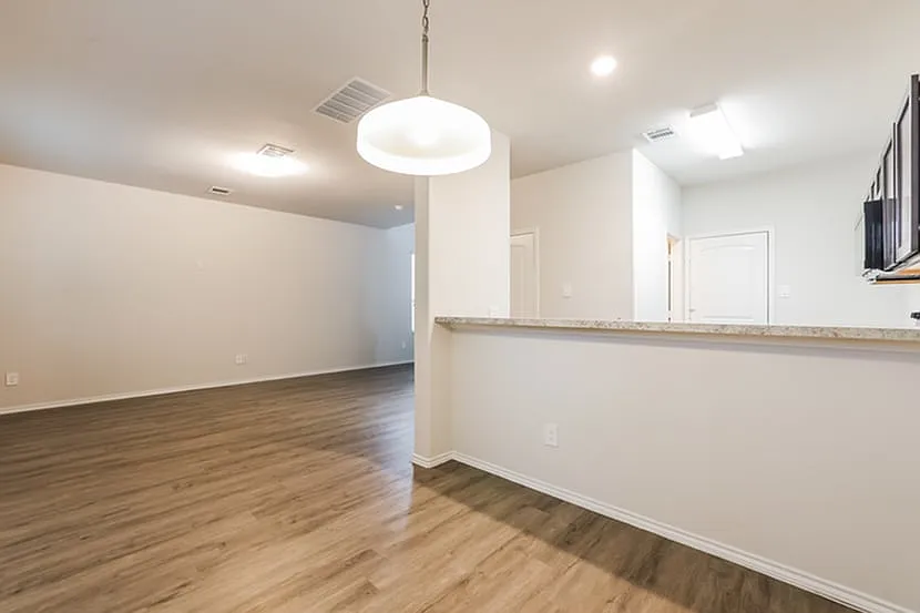 3 bed, 2.5 bath, 1425 sqft, $1,800 — Photo 3