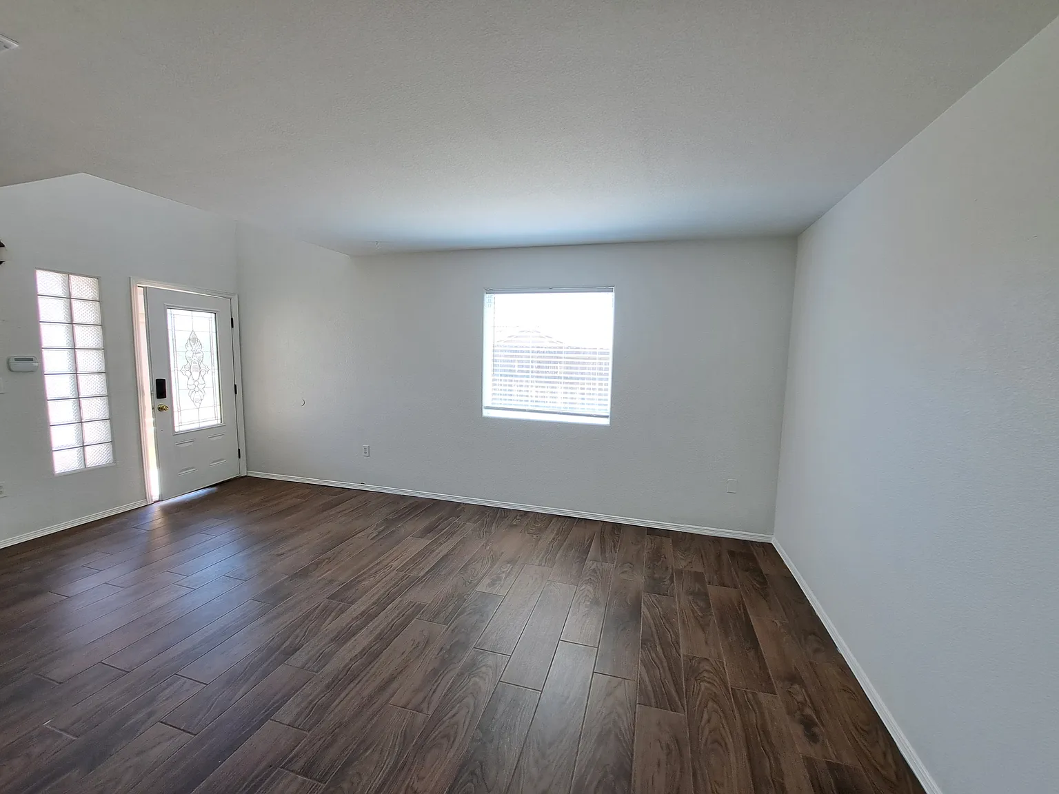 4 bed, 2.5 bath, 1836 sqft, $2,000 — Photo 3
