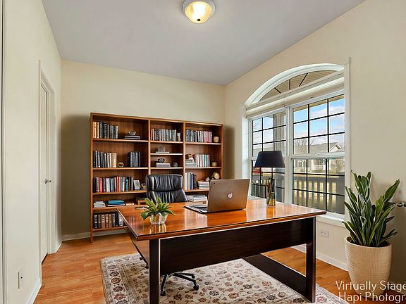 2nd image of 2848 Gateway Cir