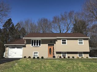 18 Quarry Dr, Wappingers Falls, NY 12590