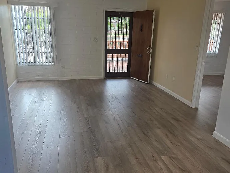408 S Paseo Quinta #B — Photo 6