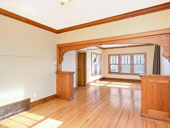 5th image of 3727 Fremont Ave N #2